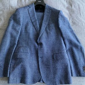 Hugo Boss suit from Paris 42R. Excellent condition
